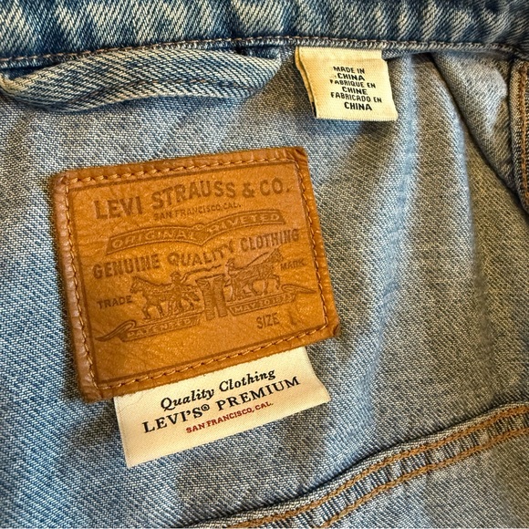 Levi's Light Jean Jacket Denim Ex Boyfriend Trucker Red Tab Blue Women’s Large - Picture 10 of 16